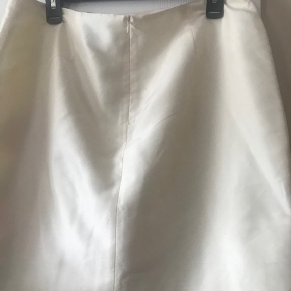 Cream Skirt w/Flowers 100% silk skirt. - Picture 3 of 5